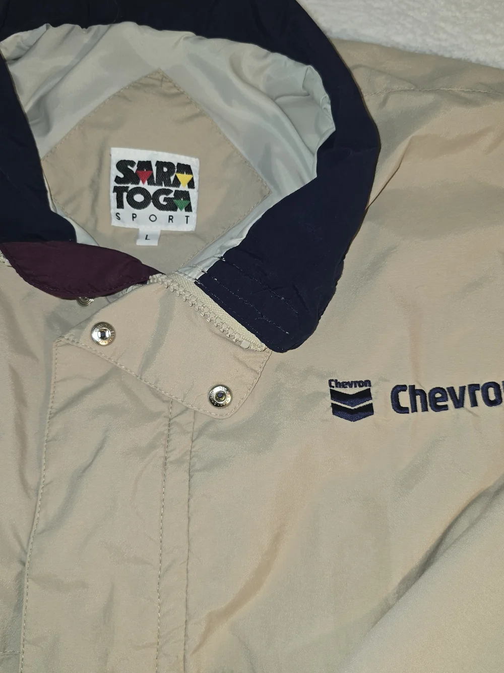 VTG Saratoga Sport Windbreaker With Chevron Emblem Mens Size Large Made In USA